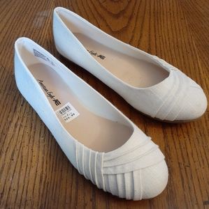 American eagle AE white flats